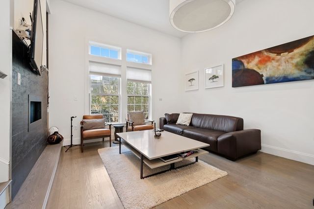 39 Elmwood St 3, Somerville, MA 02144
