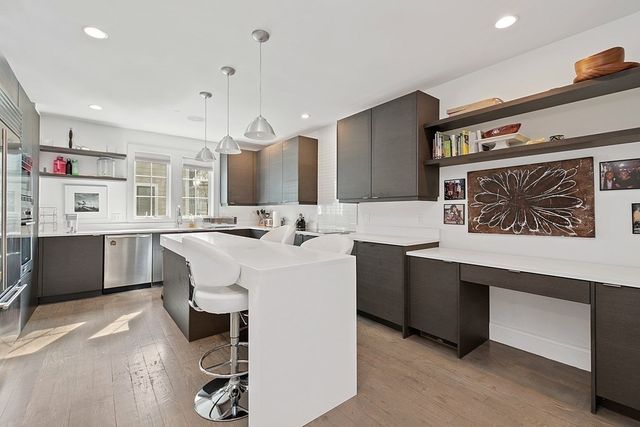 39 Elmwood St 3, Somerville, MA 02144