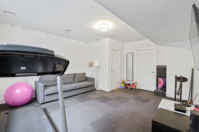 39 Elmwood St 3, Somerville, MA 02144