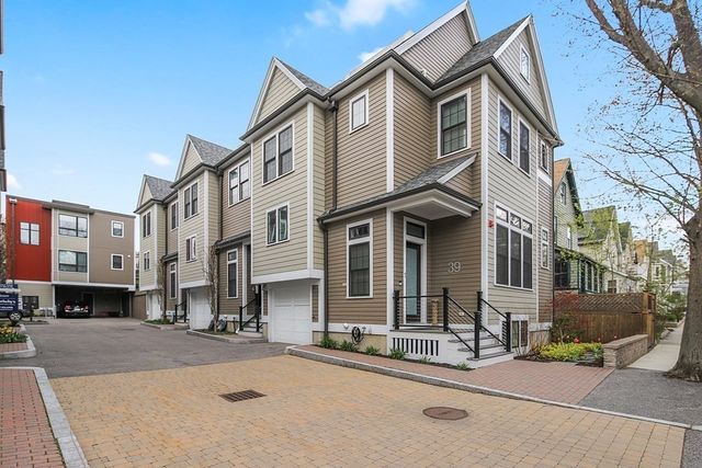 39 Elmwood St 3, Somerville, MA 02144