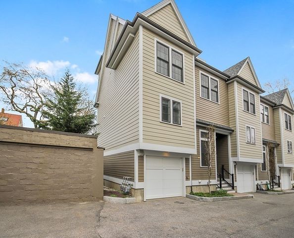 39 Elmwood St 3, Somerville, MA 02144