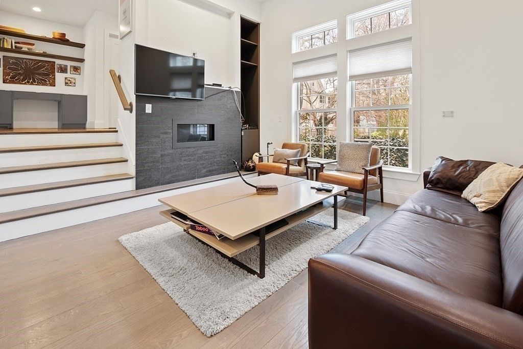 39 Elmwood St 3, Somerville, MA 02144