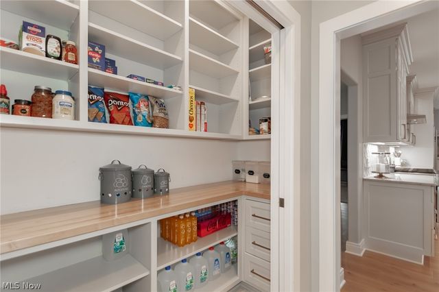 11565 Robin Wood Lane, Chagrin Falls, OH 44023