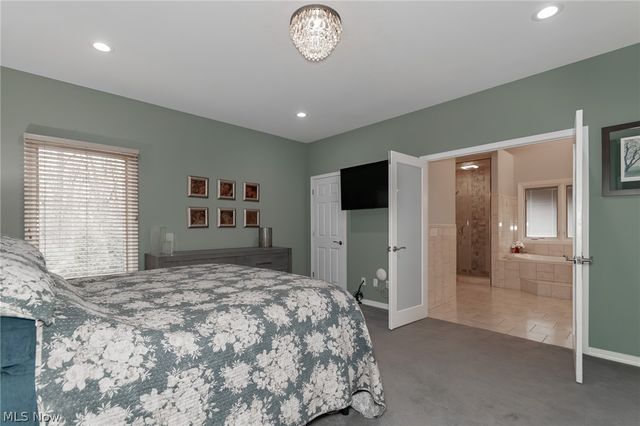 11565 Robin Wood Lane, Chagrin Falls, OH 44023