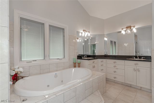 11565 Robin Wood Lane, Chagrin Falls, OH 44023