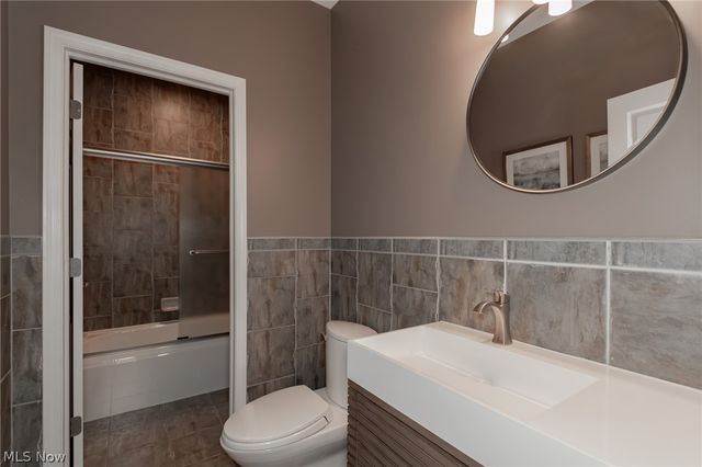 11565 Robin Wood Lane, Chagrin Falls, OH 44023