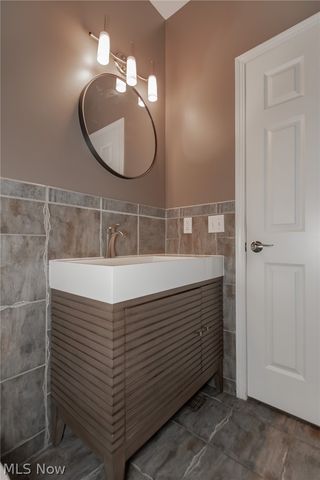 11565 Robin Wood Lane, Chagrin Falls, OH 44023