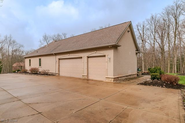 11565 Robin Wood Lane, Chagrin Falls, OH 44023