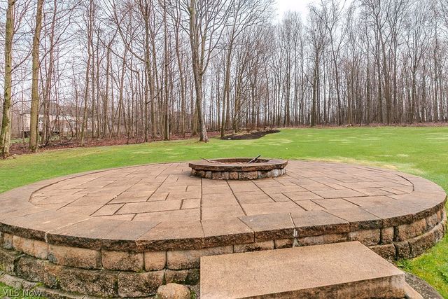 11565 Robin Wood Lane, Chagrin Falls, OH 44023