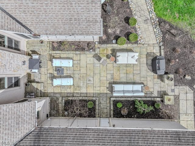 11565 Robin Wood Lane, Chagrin Falls, OH 44023