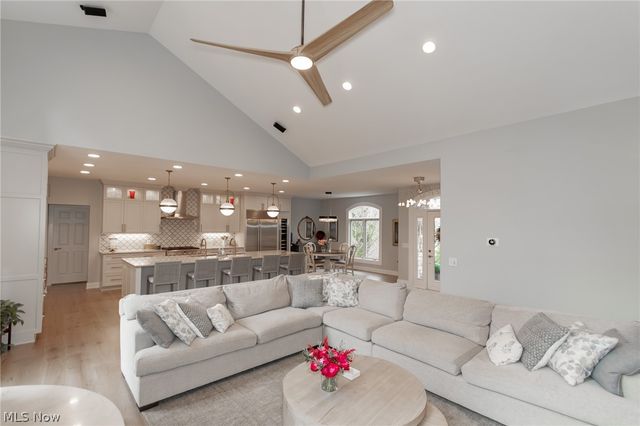 11565 Robin Wood Lane, Chagrin Falls, OH 44023