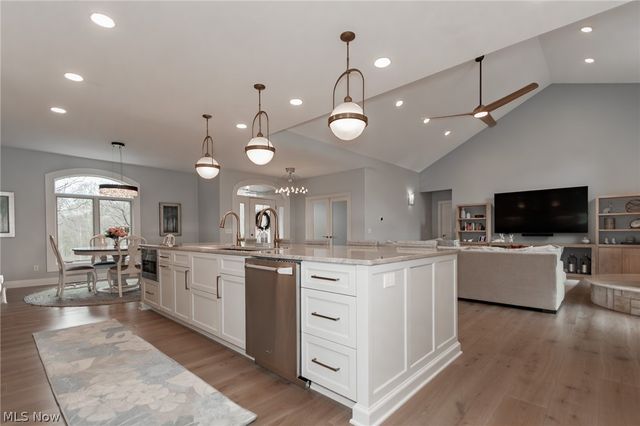 11565 Robin Wood Lane, Chagrin Falls, OH 44023