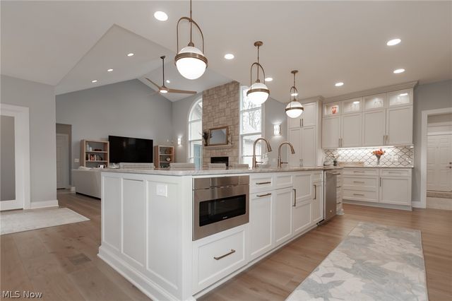 11565 Robin Wood Lane, Chagrin Falls, OH 44023