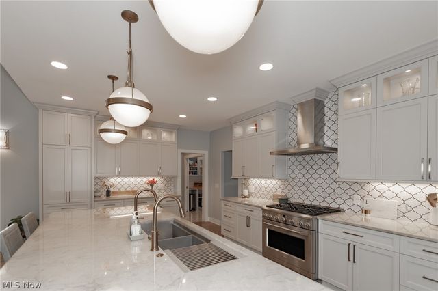 11565 Robin Wood Lane, Chagrin Falls, OH 44023