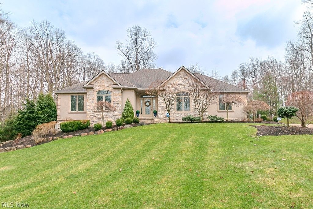 11565 Robin Wood Lane, Chagrin Falls, OH 44023