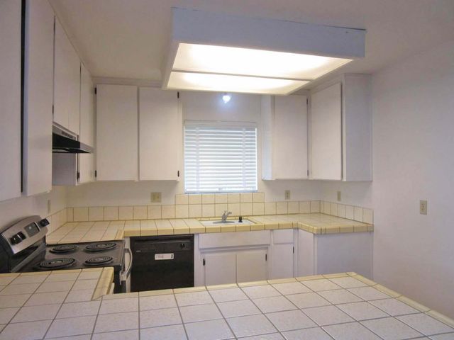 1386 Trailwood Ave, Manteca, CA 95336