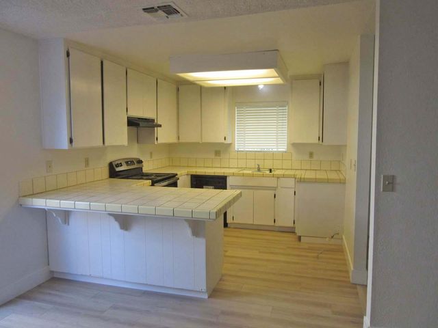 1386 Trailwood Ave, Manteca, CA 95336