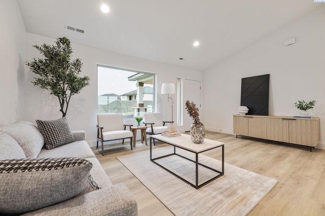 3043 S Quay St, Kennewick, WA 99338