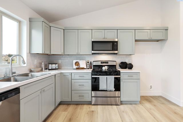 3043 S Quay St, Kennewick, WA 99338