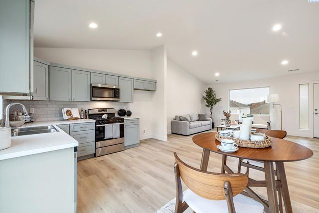 3043 S Quay St, Kennewick, WA 99338