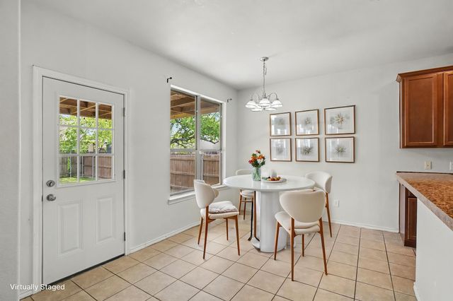 303 Stonegate Boulevard, Alvarado, TX 76009