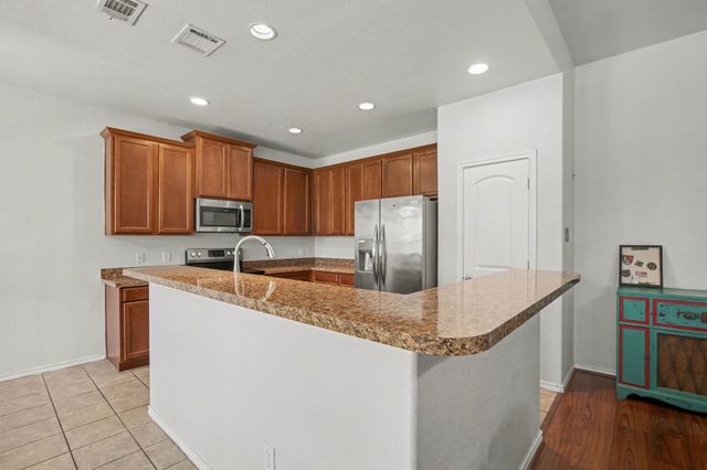 303 Stonegate Boulevard, Alvarado, TX 76009
