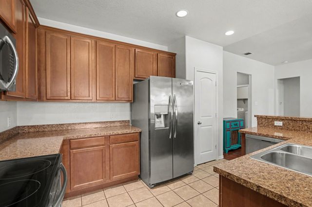 303 Stonegate Boulevard, Alvarado, TX 76009