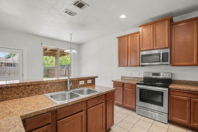 303 Stonegate Boulevard, Alvarado, TX 76009