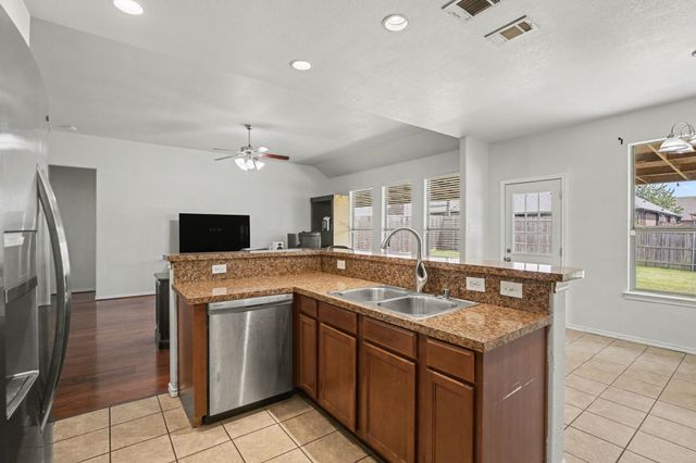 303 Stonegate Boulevard, Alvarado, TX 76009