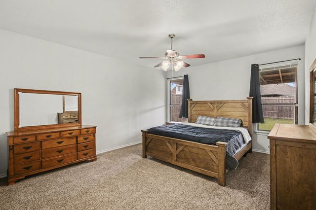 303 Stonegate Boulevard, Alvarado, TX 76009