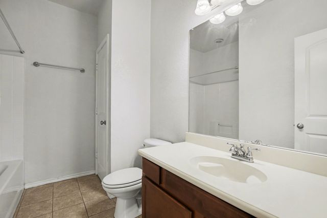 303 Stonegate Boulevard, Alvarado, TX 76009