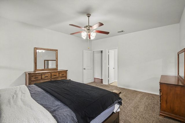 303 Stonegate Boulevard, Alvarado, TX 76009