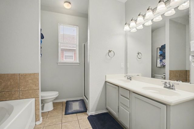 303 Stonegate Boulevard, Alvarado, TX 76009