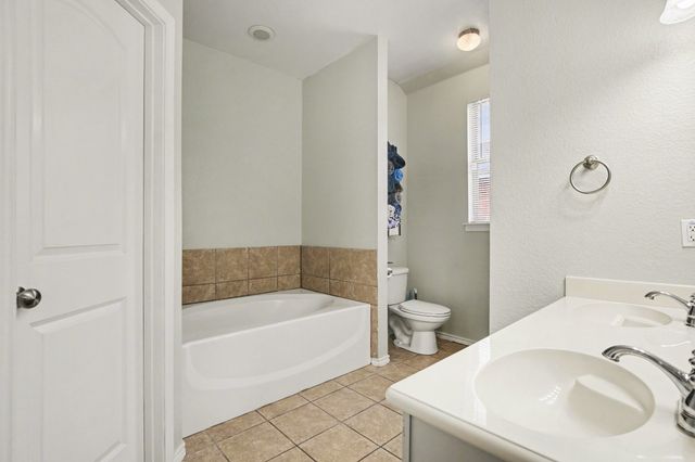 303 Stonegate Boulevard, Alvarado, TX 76009
