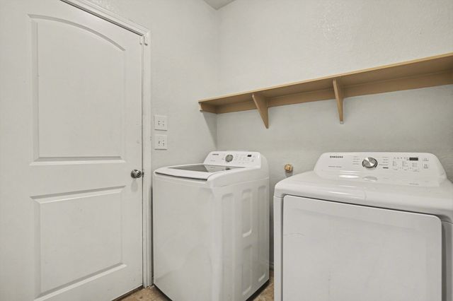 303 Stonegate Boulevard, Alvarado, TX 76009