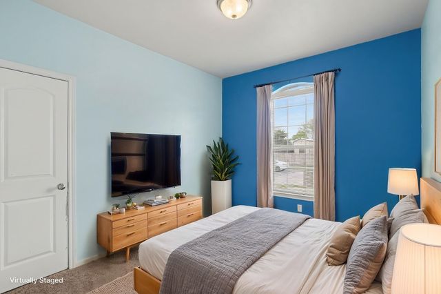 303 Stonegate Boulevard, Alvarado, TX 76009