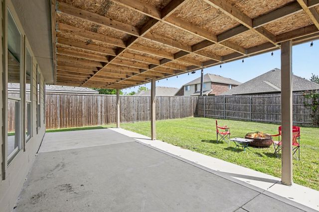 303 Stonegate Boulevard, Alvarado, TX 76009