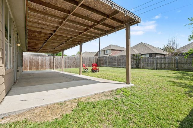 303 Stonegate Boulevard, Alvarado, TX 76009