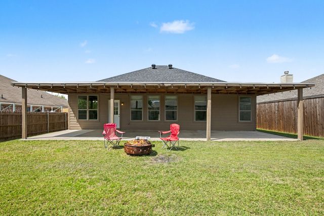 303 Stonegate Boulevard, Alvarado, TX 76009