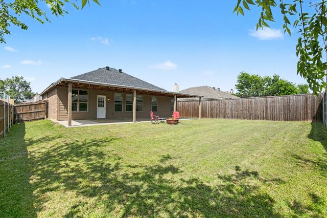 303 Stonegate Boulevard, Alvarado, TX 76009