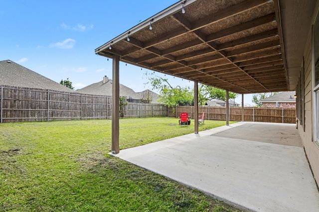303 Stonegate Boulevard, Alvarado, TX 76009