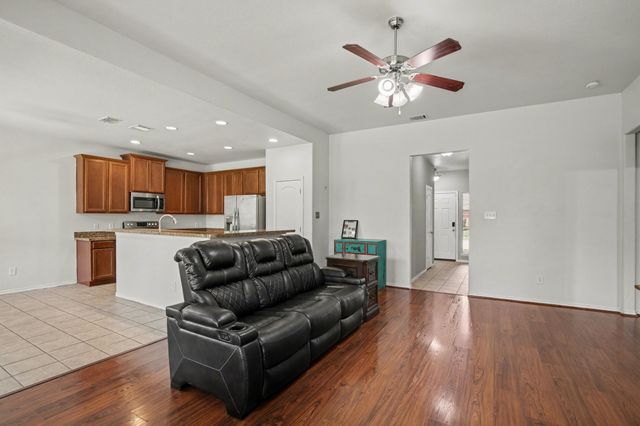 303 Stonegate Boulevard, Alvarado, TX 76009