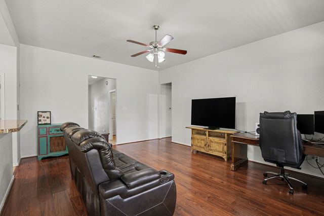 303 Stonegate Boulevard, Alvarado, TX 76009