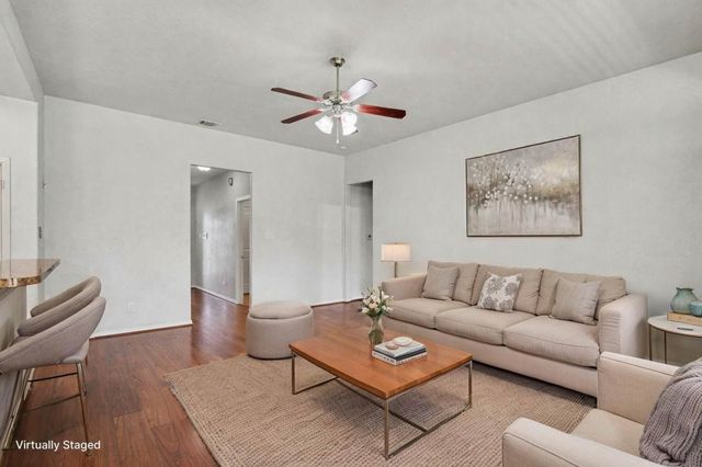 303 Stonegate Boulevard, Alvarado, TX 76009