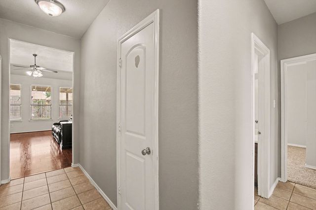 303 Stonegate Boulevard, Alvarado, TX 76009