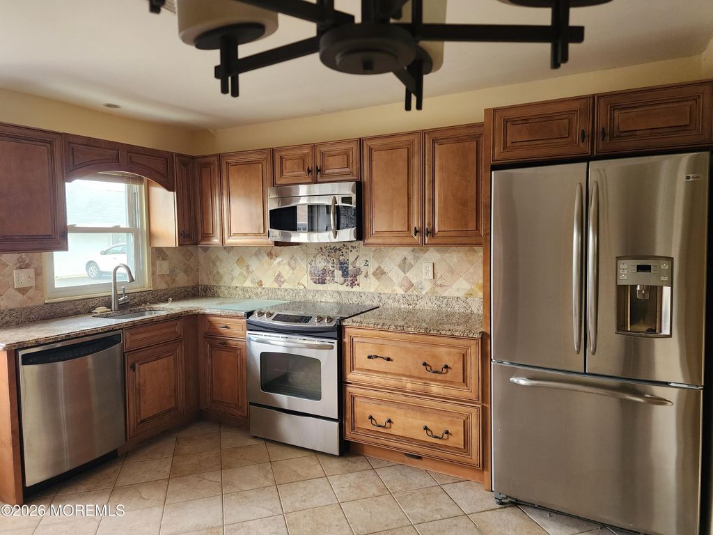 341B Canterbury Court, Lakewood, NJ 08701