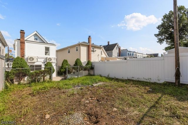 345 Forest St, Kearny Town, NJ 07032