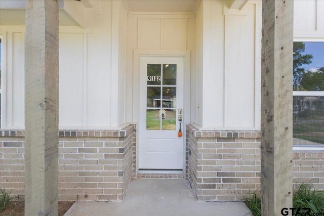 912 Nell Ave., Tyler, TX 75701