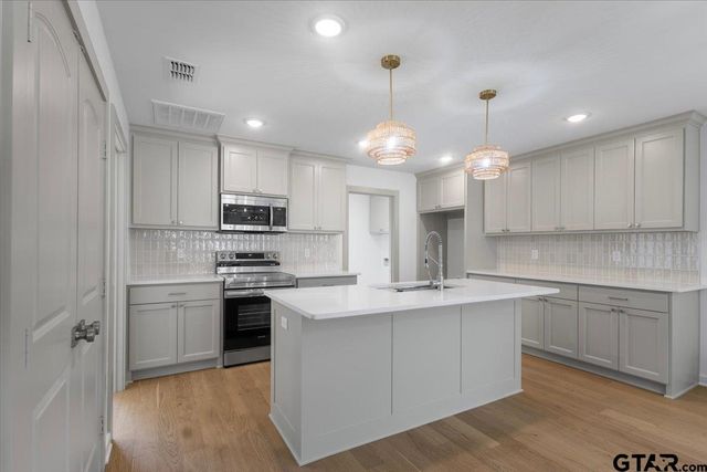 912 Nell Ave., Tyler, TX 75701