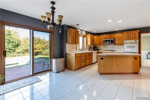 5002 Eastbrooke Place, Clarence, NY 14221